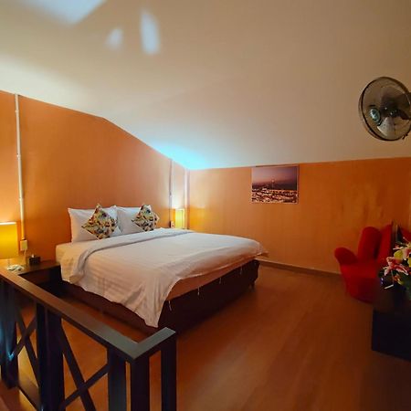 Retro Box Hotel Csumphon Kültér fotó