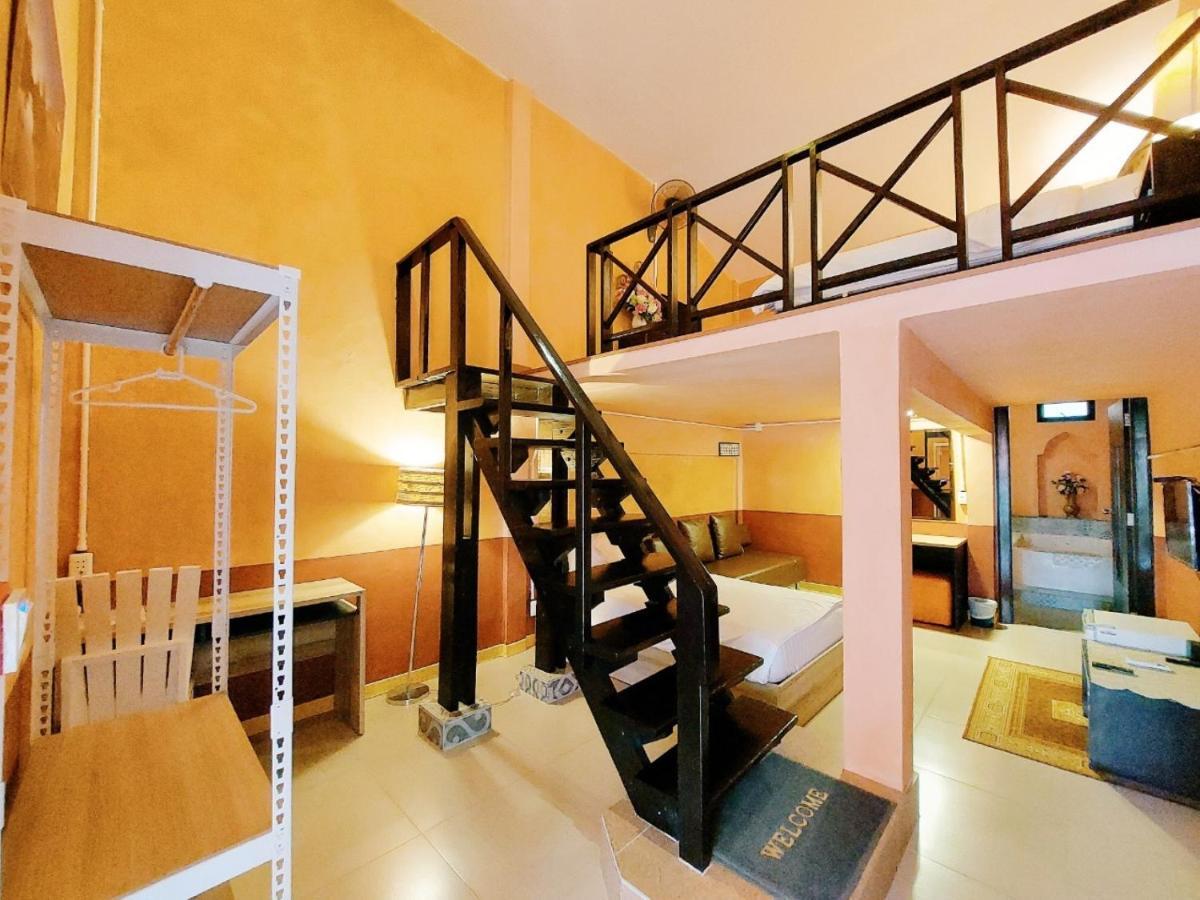 Retro Box Hotel Csumphon Kültér fotó