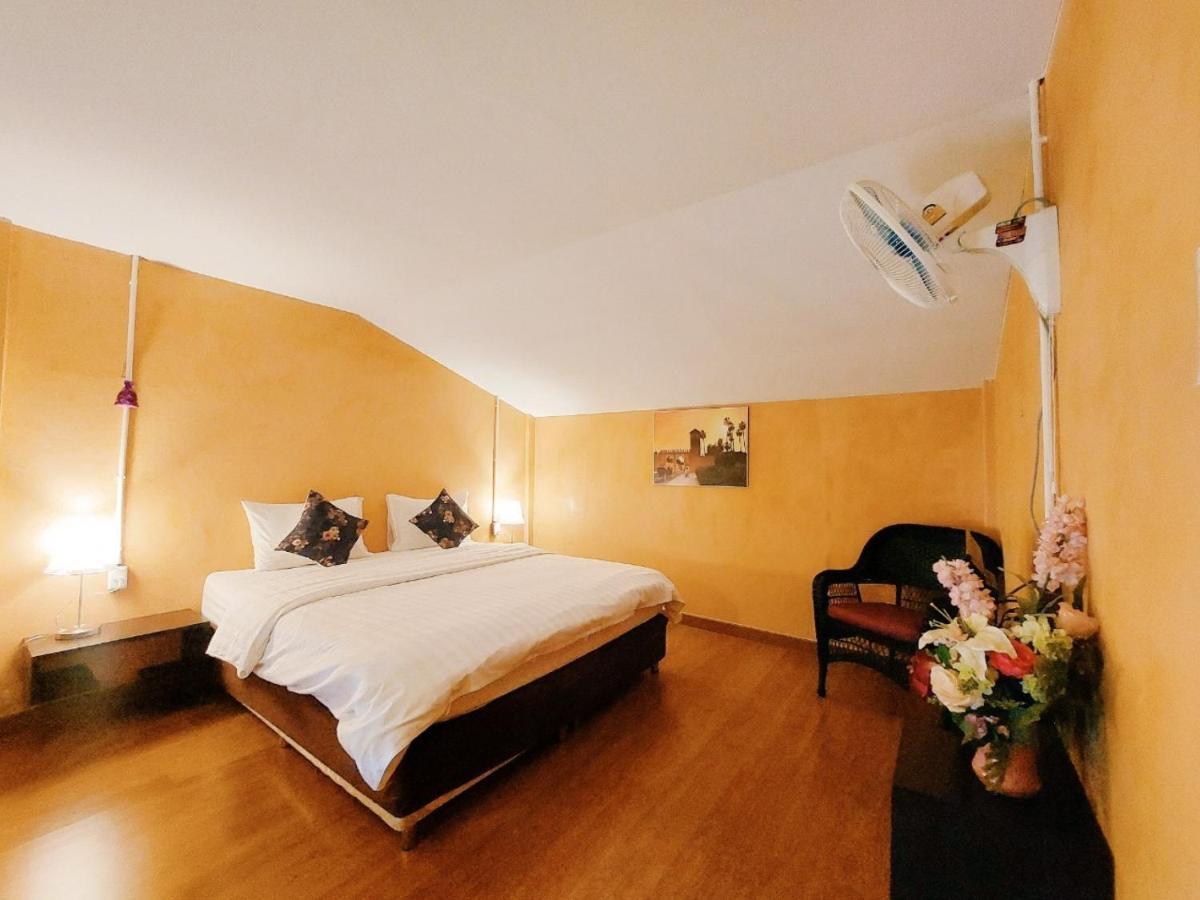 Retro Box Hotel Csumphon Kültér fotó