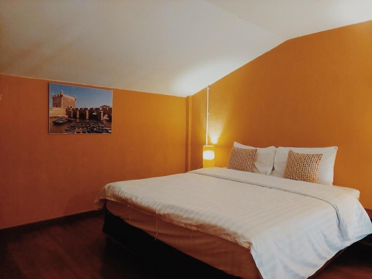 Retro Box Hotel Csumphon Kültér fotó