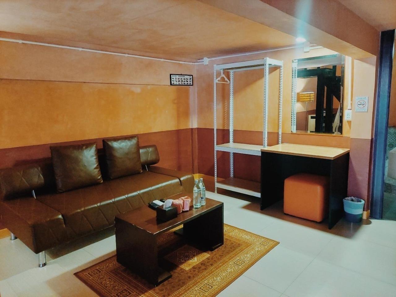 Retro Box Hotel Csumphon Kültér fotó