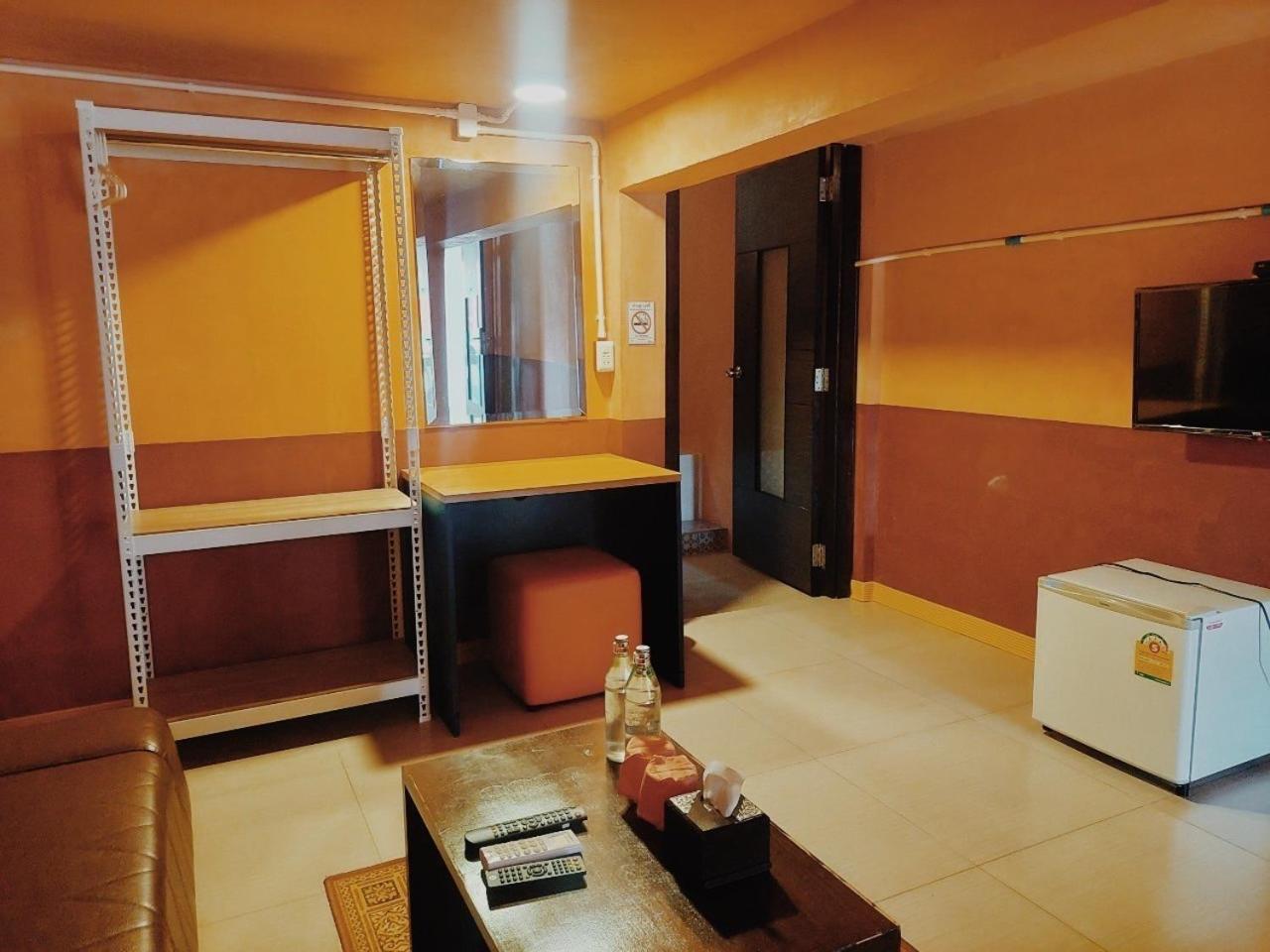 Retro Box Hotel Csumphon Kültér fotó