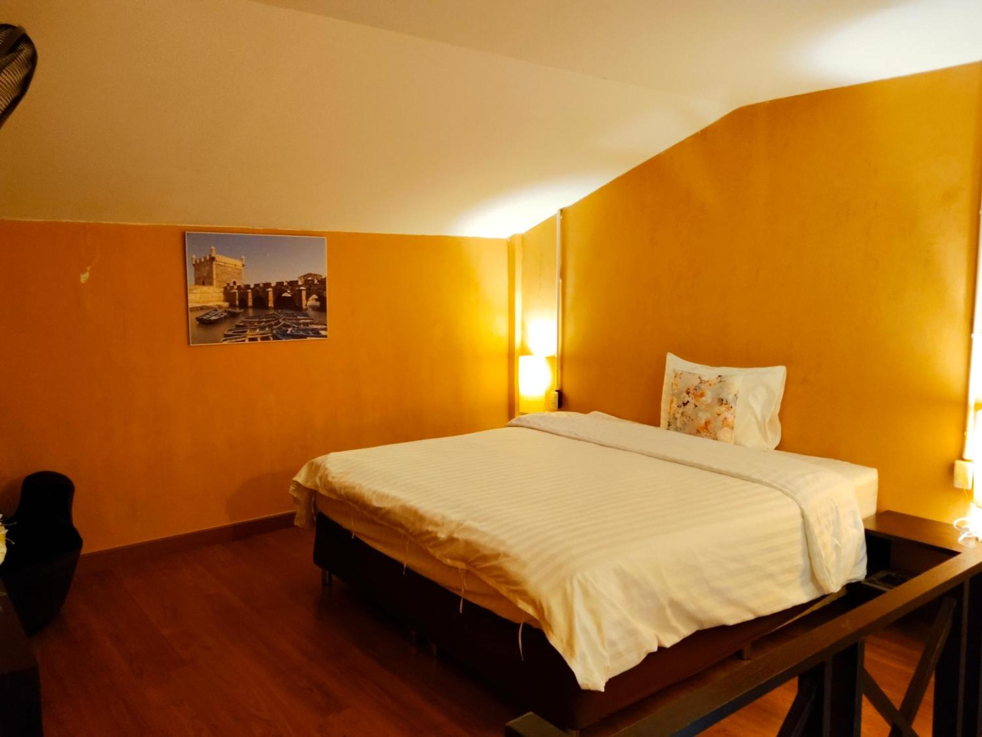 Retro Box Hotel Csumphon Kültér fotó
