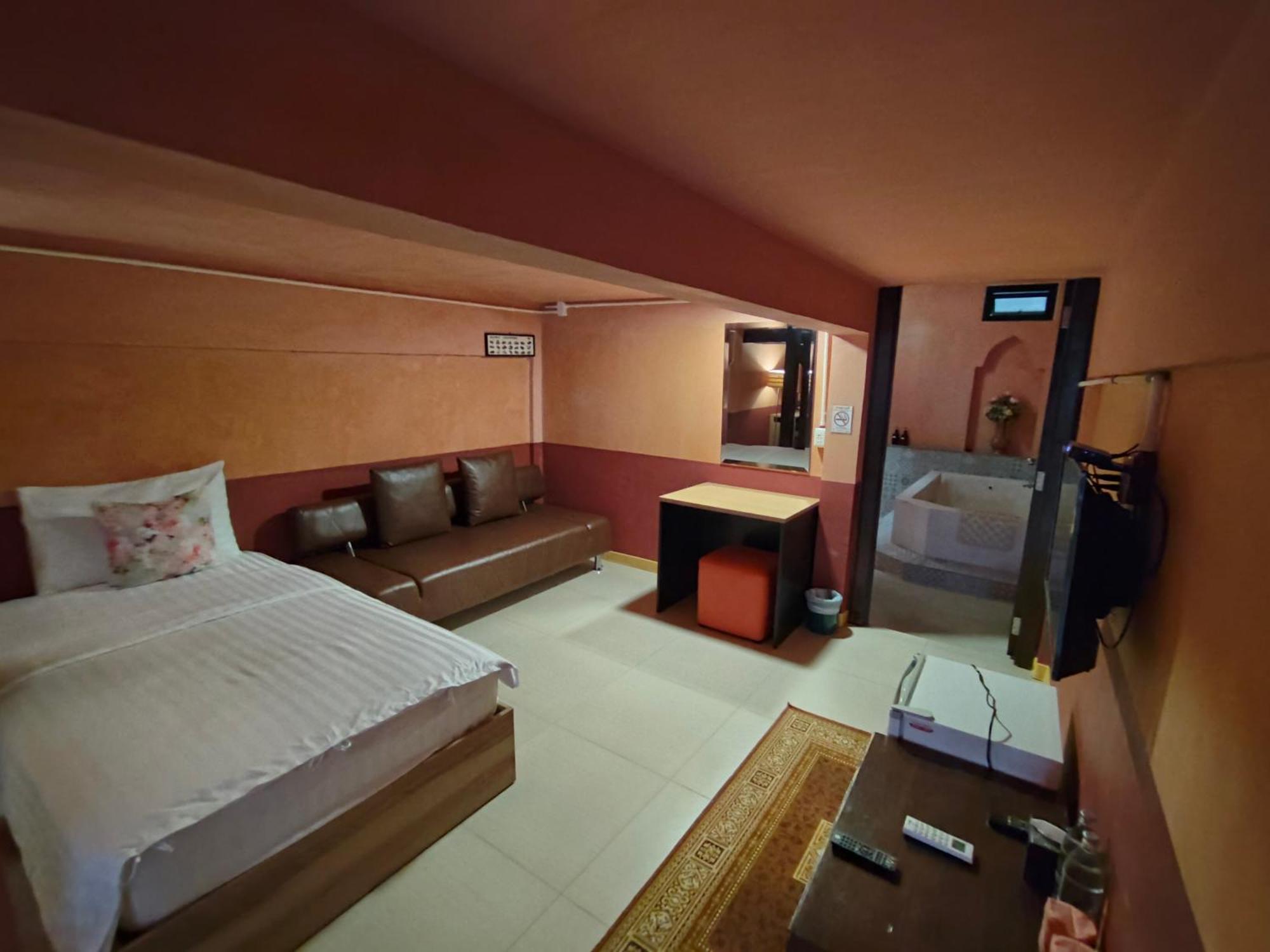 Retro Box Hotel Csumphon Kültér fotó