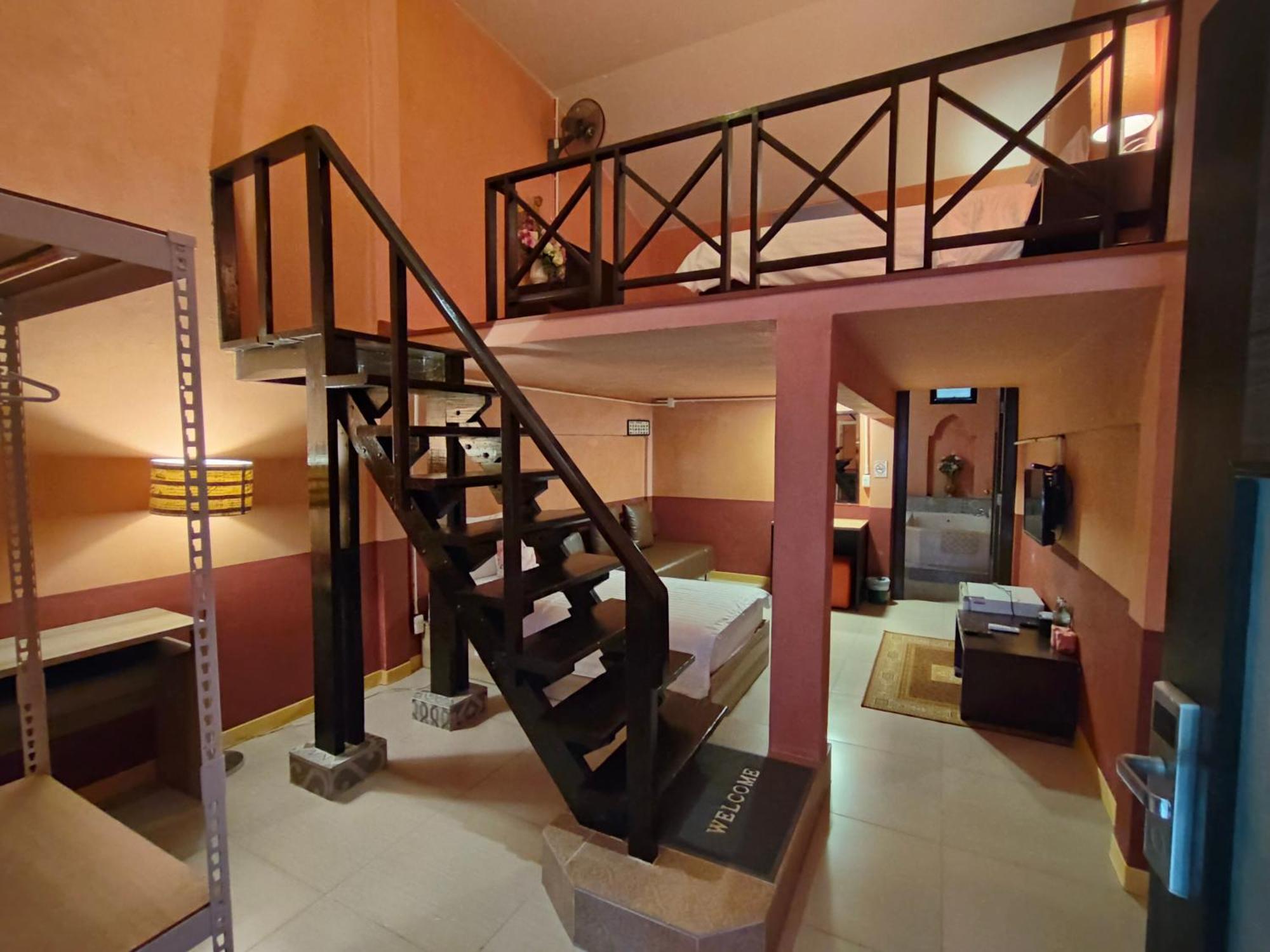 Retro Box Hotel Csumphon Kültér fotó