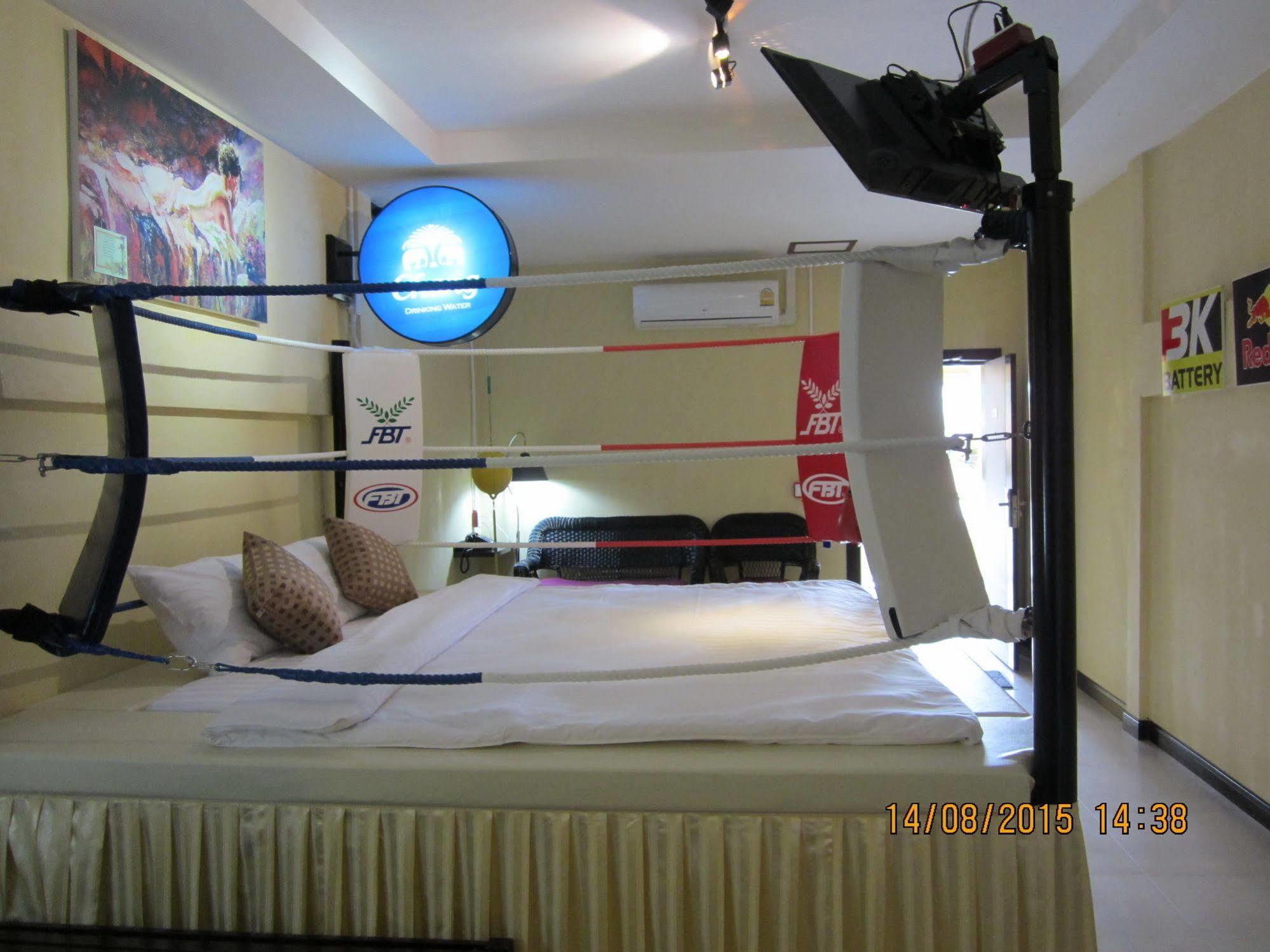 Retro Box Hotel Csumphon Kültér fotó